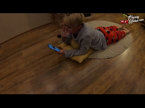 ❤️ Brjáluð ljóshærð sjúga risastóran pikk sýgur og skoppar á henni - endaþarmsmök ❤️ Klámmyndband á is.hdporn24.ru ❌️